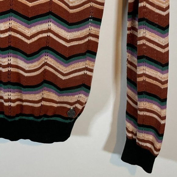 4Funky Flavours Contrast Chevron V-Neck Sweater - Picture 5 of 5